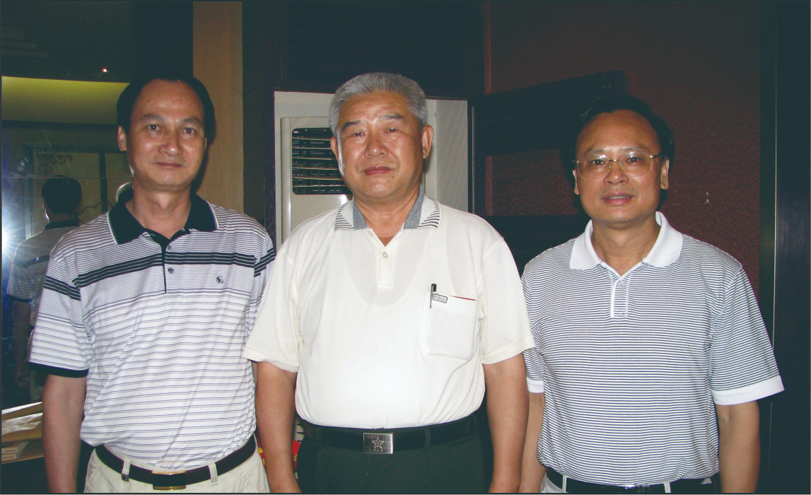 廣西區(qū)發(fā)改委領(lǐng)導(dǎo)陪同中國人民解放軍總參謀部政治部主任賈雪陽軍（照片中）到公司實地考察，并給予“好安節(jié)電器”高度評價